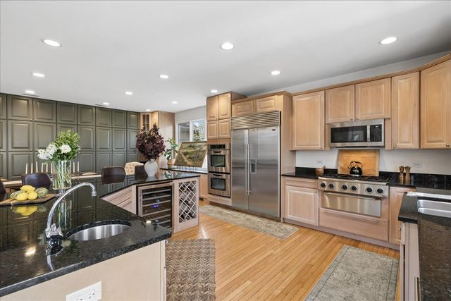 8690 Shade Tree Circle, Lakewood, IL 60014