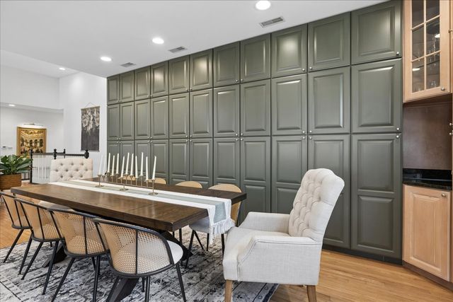 8690 Shade Tree Circle, Lakewood, IL 60014