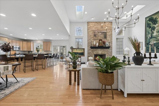 8690 Shade Tree Circle, Lakewood, IL 60014