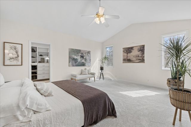 8690 Shade Tree Circle, Lakewood, IL 60014