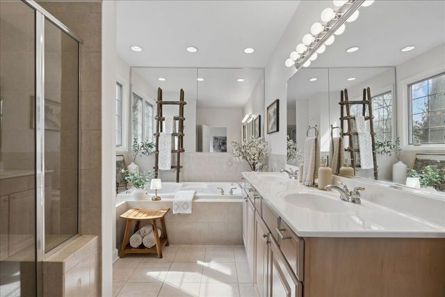 8690 Shade Tree Circle, Lakewood, IL 60014