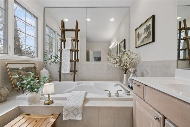 8690 Shade Tree Circle, Lakewood, IL 60014