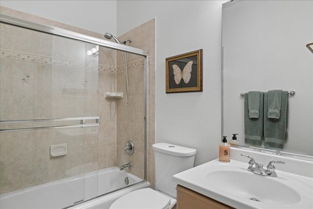 8690 Shade Tree Circle, Lakewood, IL 60014