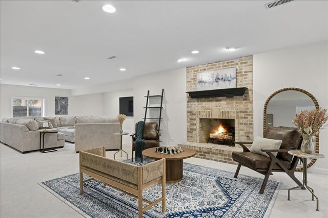 8690 Shade Tree Circle, Lakewood, IL 60014