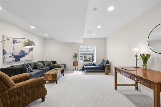 8690 Shade Tree Circle, Lakewood, IL 60014