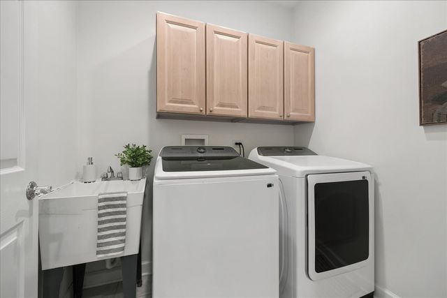 8690 Shade Tree Circle, Lakewood, IL 60014