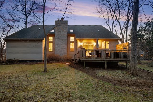 8690 Shade Tree Circle, Lakewood, IL 60014