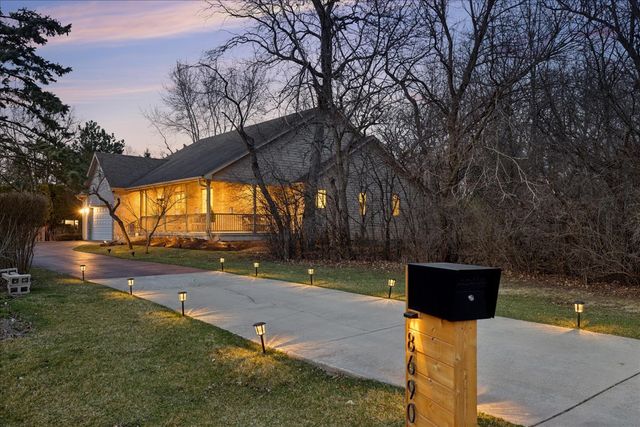 8690 Shade Tree Circle, Lakewood, IL 60014