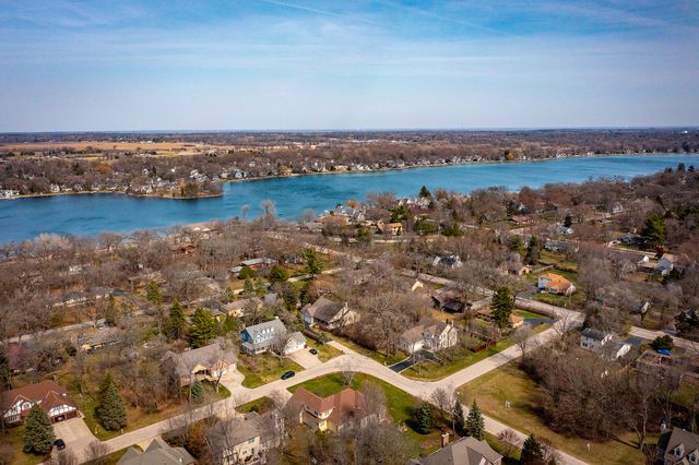 8690 Shade Tree Circle, Lakewood, IL 60014