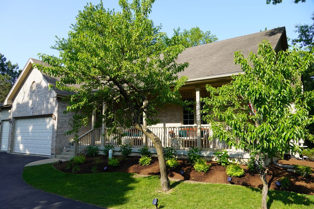 8690 Shade Tree Circle, Lakewood, IL 60014