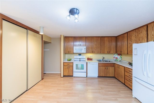 11030 Southwind Court, Strongsville, OH 44149