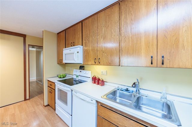 11030 Southwind Court, Strongsville, OH 44149