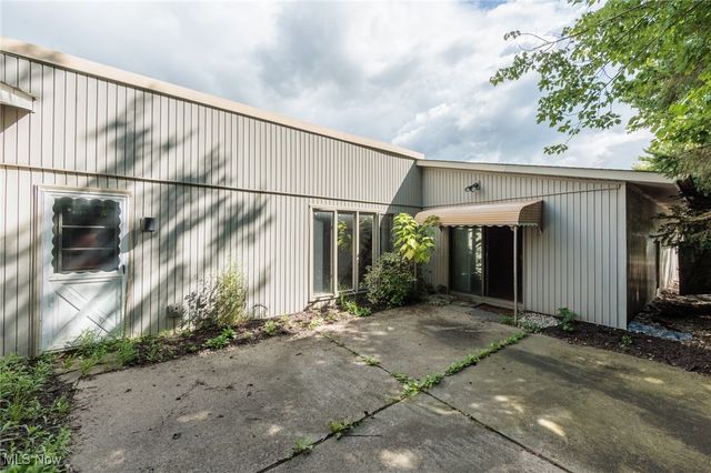 11030 Southwind Court, Strongsville, OH 44149