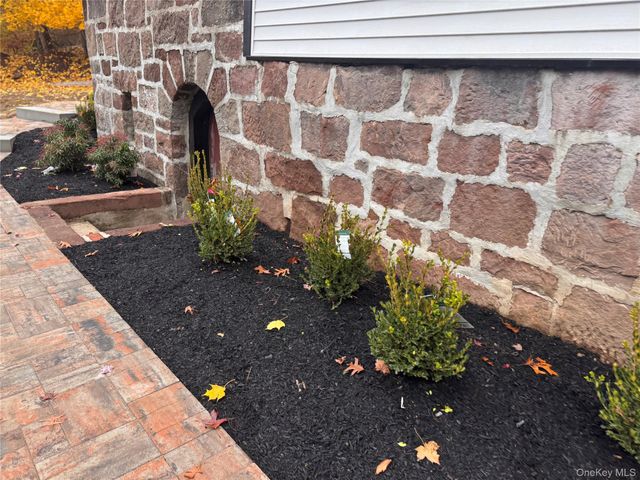 263 S Mountain Rd, New City, NY 10956