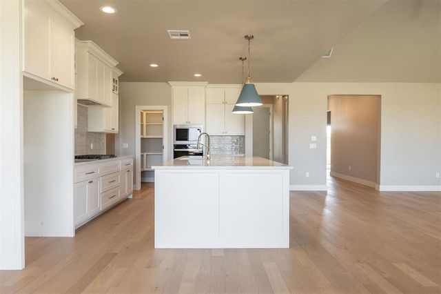 6721 Lake View Court, Cashion, OK 73044