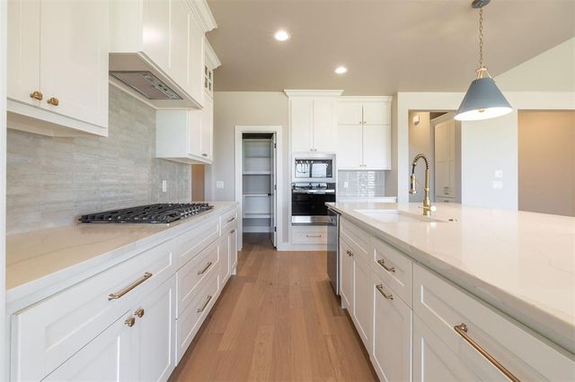 6721 Lake View Court, Cashion, OK 73044