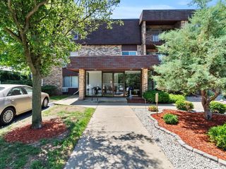 940 E Old Willow Road 305, Prospect Heights, IL 60070