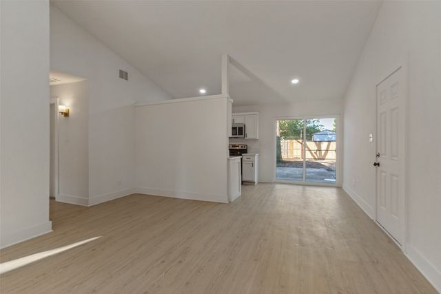 909 Maydelle Lane, Garland, TX 75042