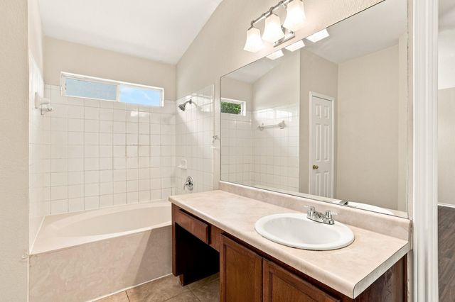 338 Oxford DR, Kyle, TX 78640