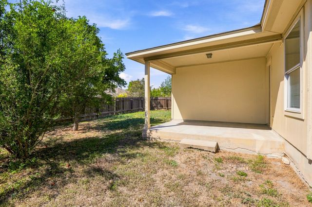 338 Oxford DR, Kyle, TX 78640