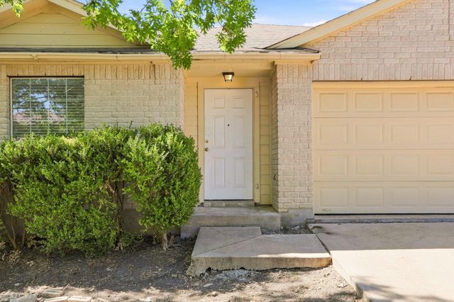338 Oxford DR, Kyle, TX 78640