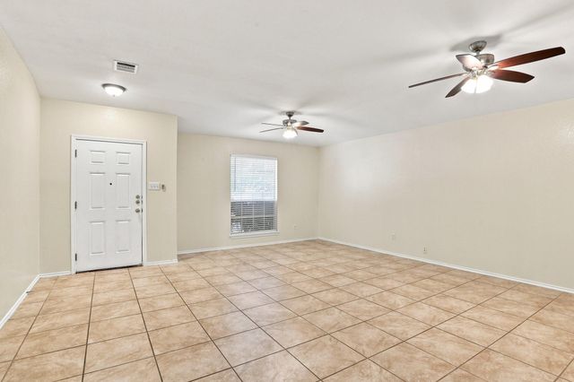 338 Oxford DR, Kyle, TX 78640