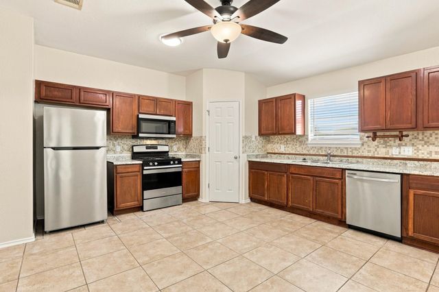 338 Oxford DR, Kyle, TX 78640