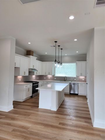 10926 Ivyridge Road B, Houston, TX 77043
