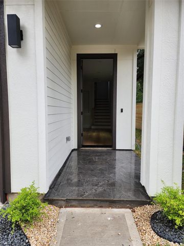10926 Ivyridge Road B, Houston, TX 77043
