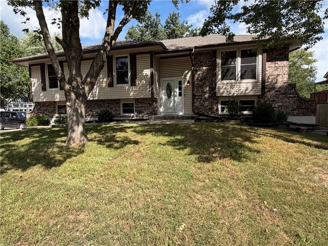 5829 N Norton Avenue, Gladstone, MO 64119