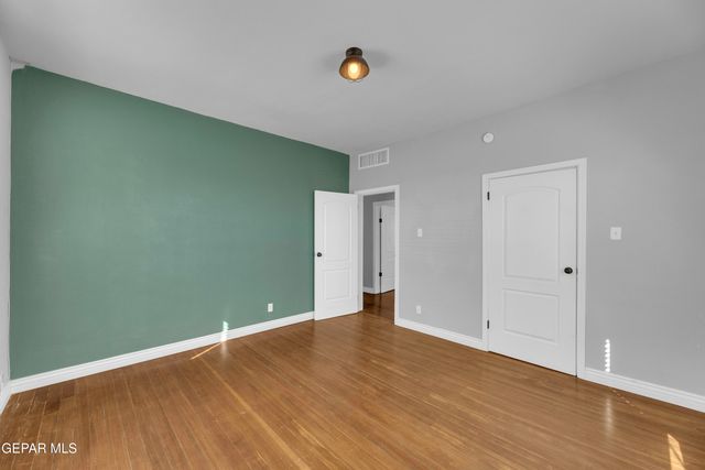 1305 E RIO GRANDE Avenue, El Paso, TX 79902