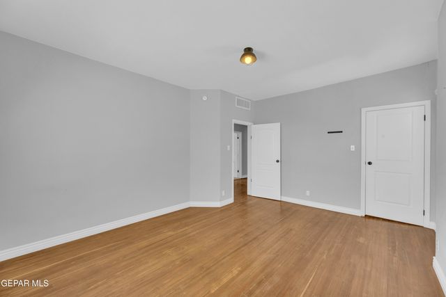 1305 E RIO GRANDE Avenue, El Paso, TX 79902