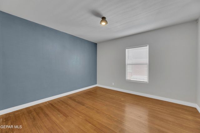 1305 E RIO GRANDE Avenue, El Paso, TX 79902