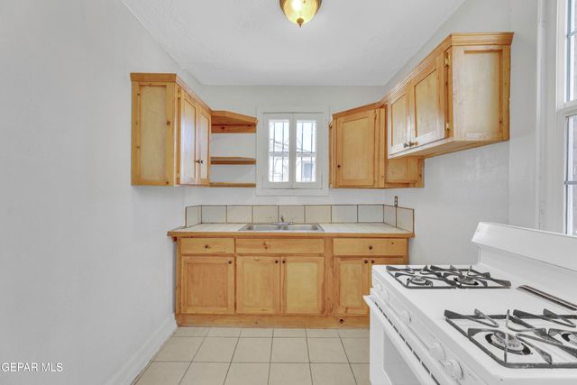 1305 E RIO GRANDE Avenue, El Paso, TX 79902