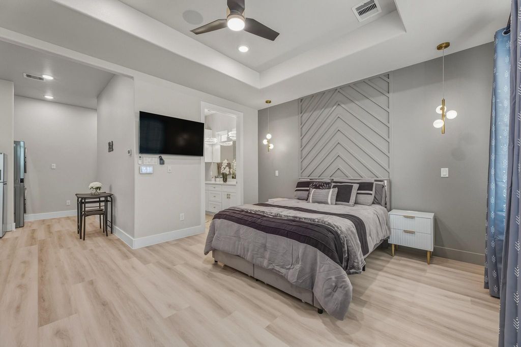 4229 Elmwood Street B, Houston, TX 77051