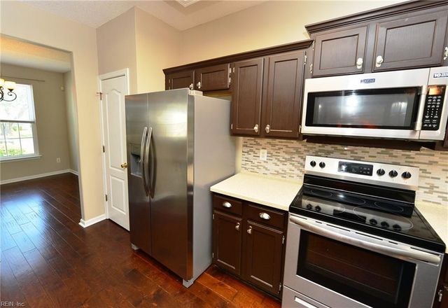 517 Whisper WALK, Chesapeake, VA 23322