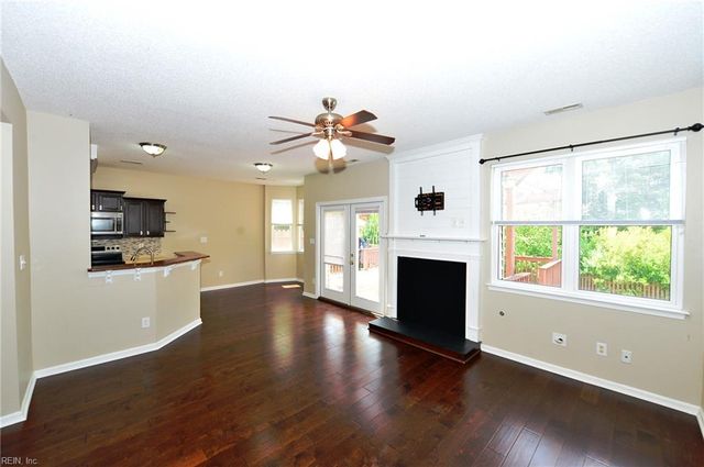 517 Whisper WALK, Chesapeake, VA 23322