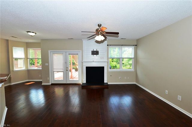 517 Whisper WALK, Chesapeake, VA 23322