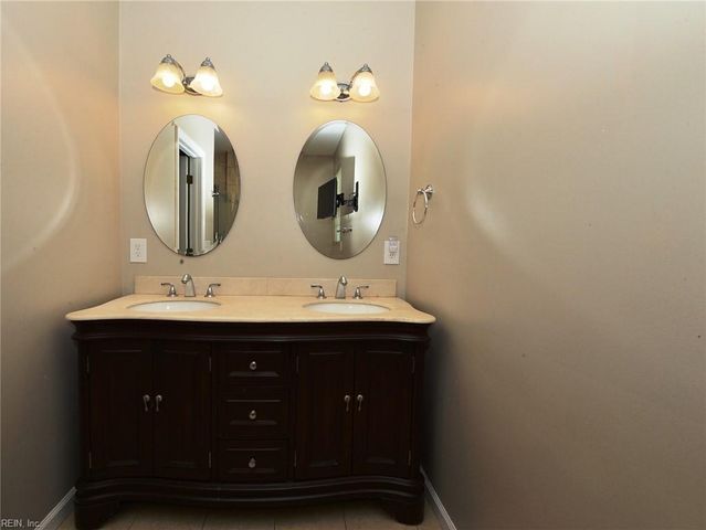 517 Whisper WALK, Chesapeake, VA 23322