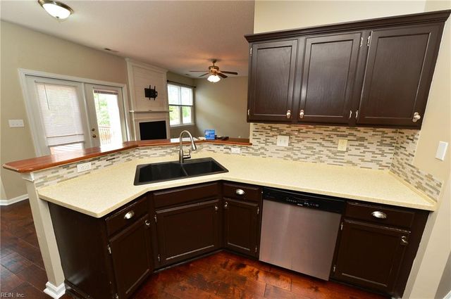 517 Whisper WALK, Chesapeake, VA 23322