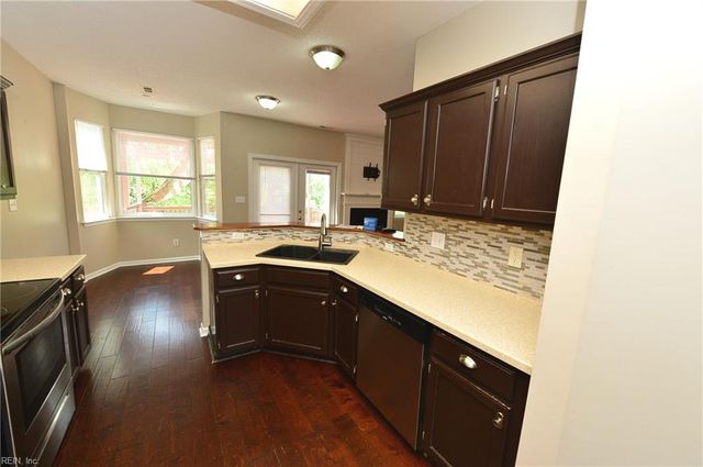 517 Whisper WALK, Chesapeake, VA 23322