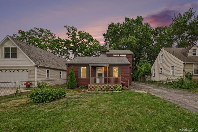 1867 Maddy Lane, Keego Harbor, MI 48320