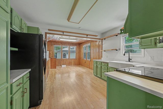 1867 Maddy Lane, Keego Harbor, MI 48320