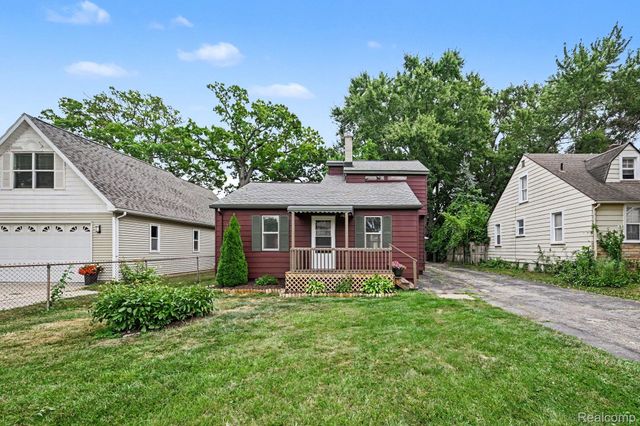 1867 Maddy Lane, Keego Harbor, MI 48320