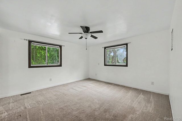 1867 Maddy Lane, Keego Harbor, MI 48320