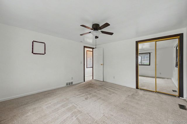 1867 Maddy Lane, Keego Harbor, MI 48320