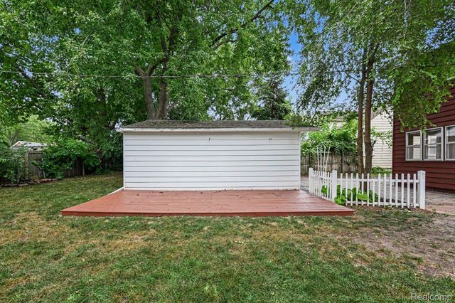 1867 Maddy Lane, Keego Harbor, MI 48320