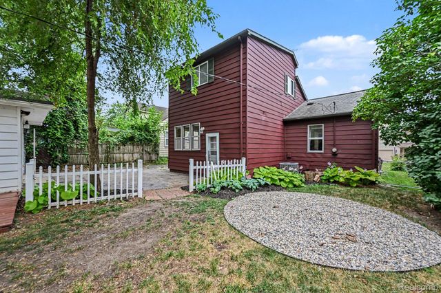 1867 Maddy Lane, Keego Harbor, MI 48320