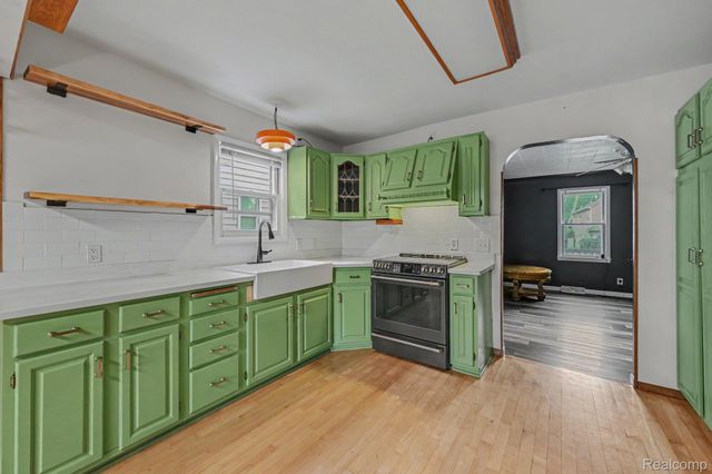 1867 Maddy Lane, Keego Harbor, MI 48320