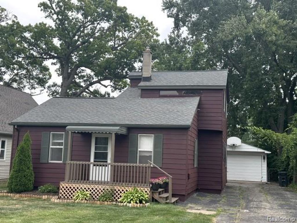 1867 Maddy Lane, Keego Harbor, MI 48320